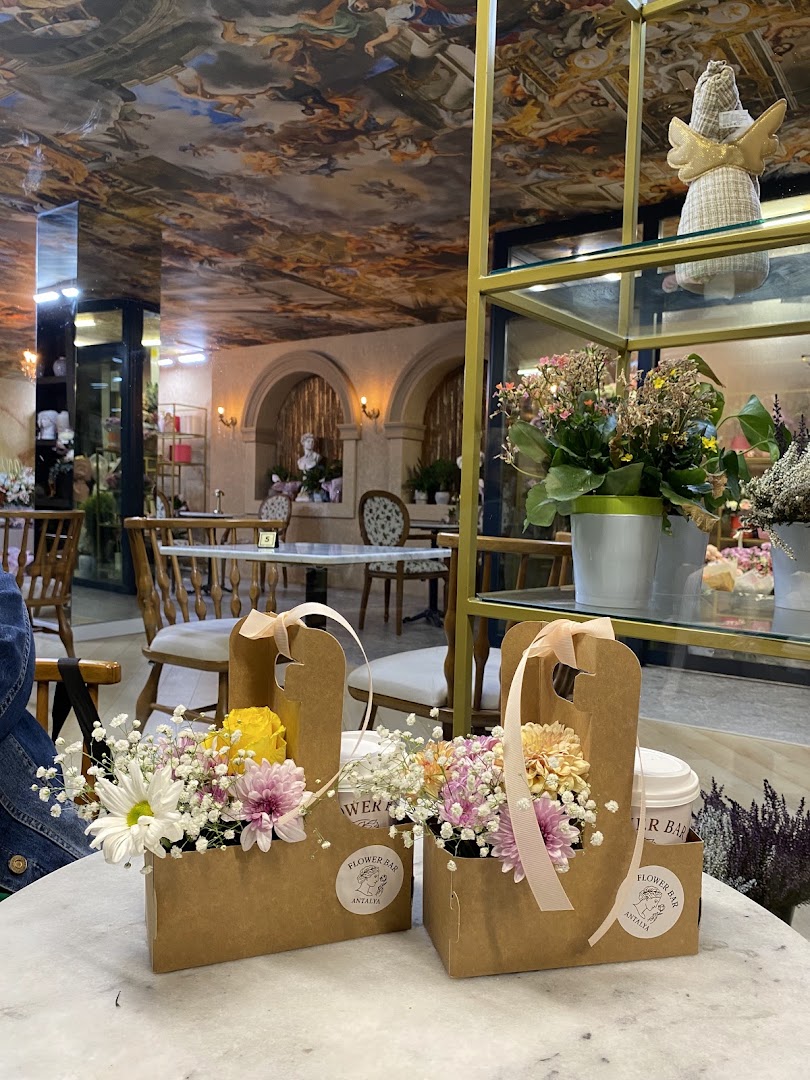 Flower Bar Antalya: attractive shop interior and products