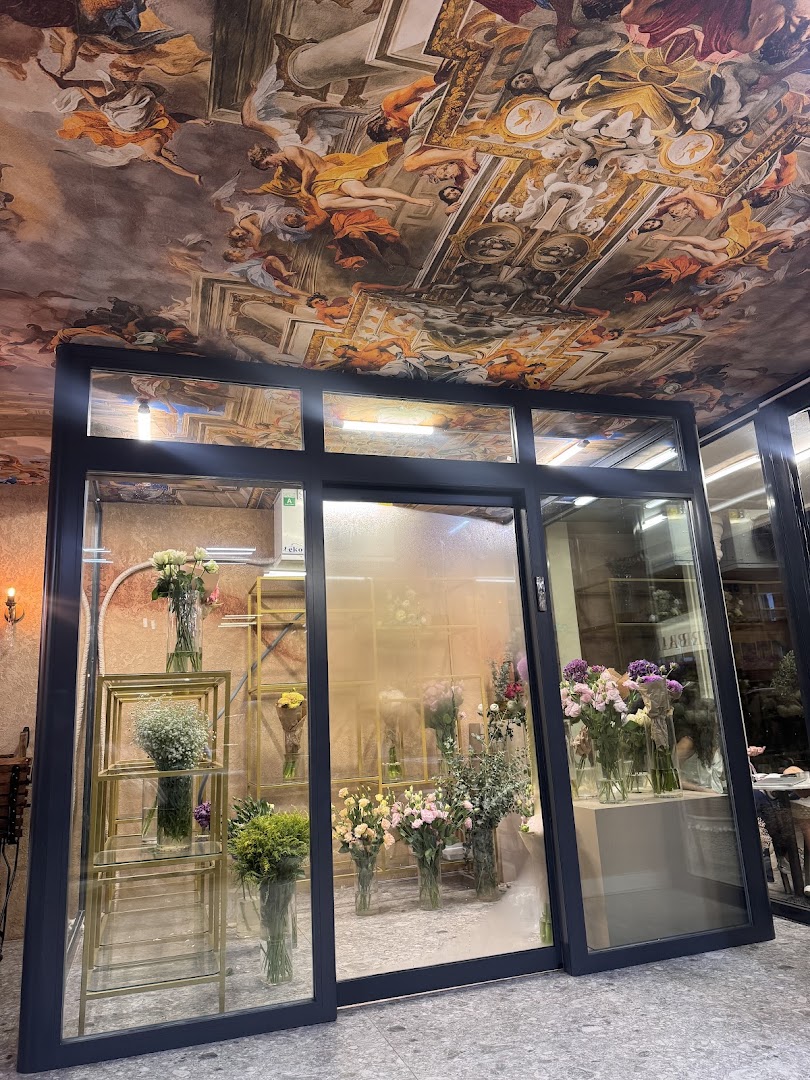 Flower Bar Antalya: beautiful storefront and unique ceiling