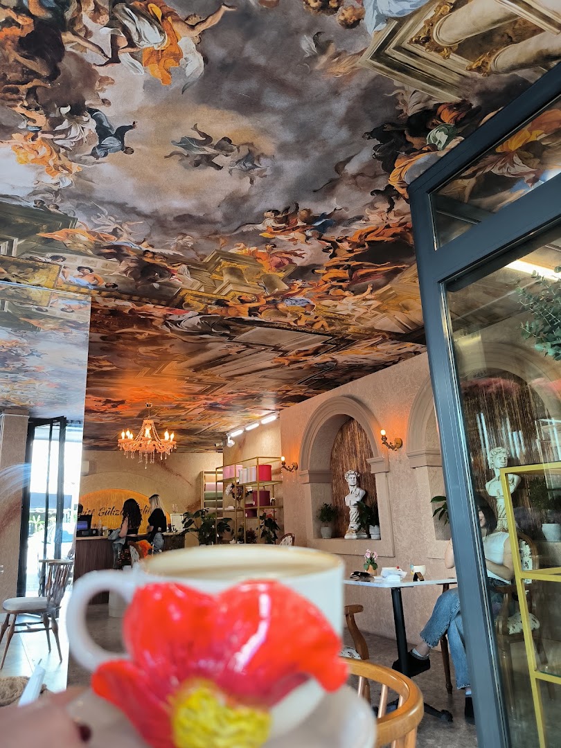 Flower Bar Antalya: beautiful interior and atmosphere