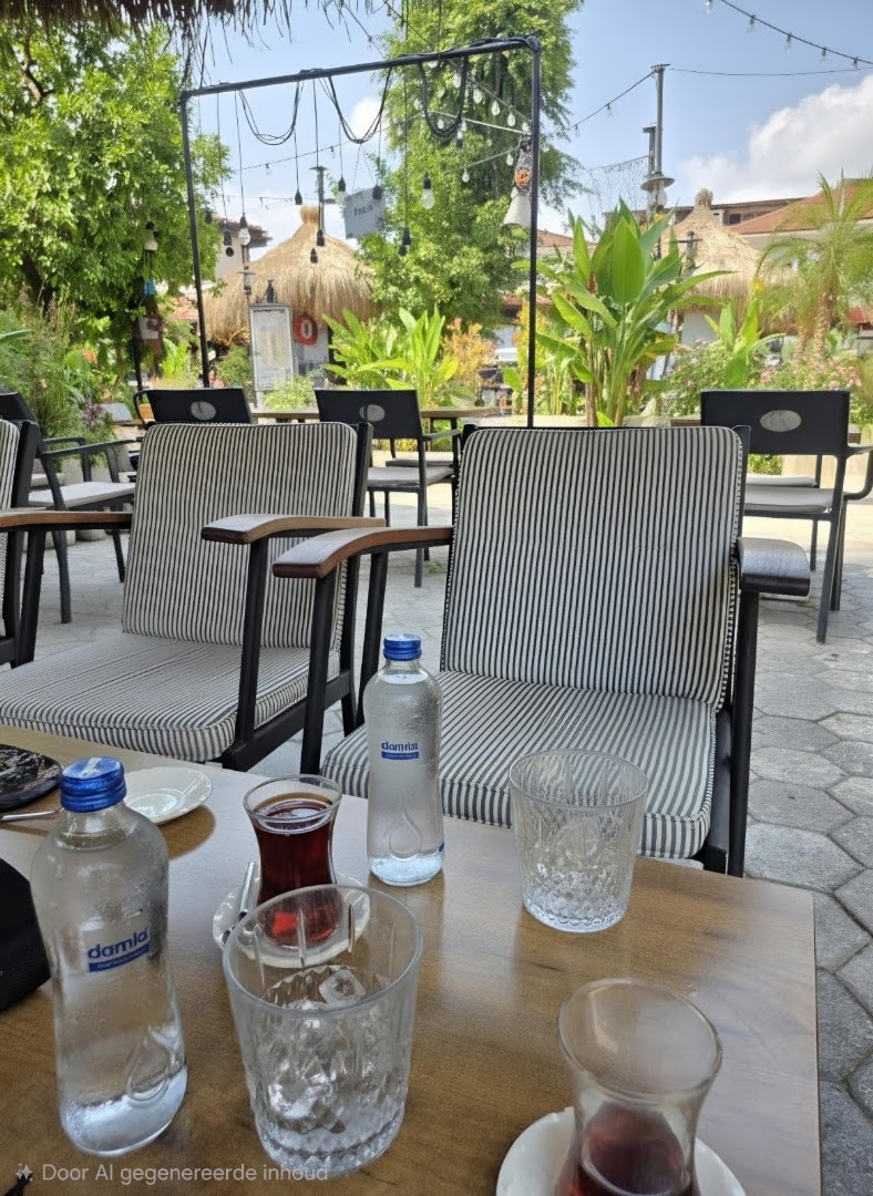 Luna Garden: inviting outdoor terrace atmosphere