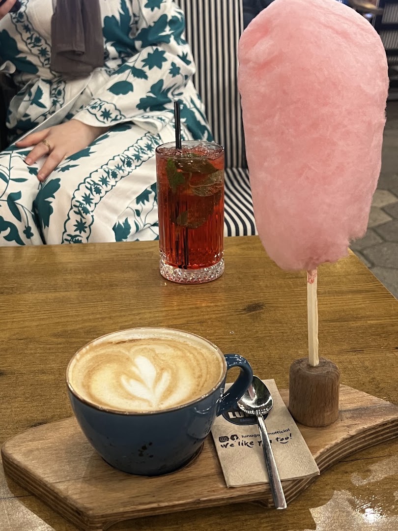 Luna Garden: appealing food and drink presentation