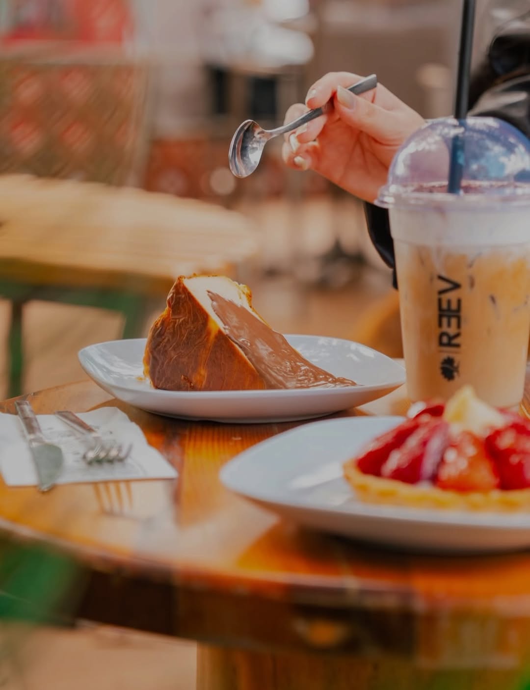 Reev Coffee House: appetizing food and drink photography