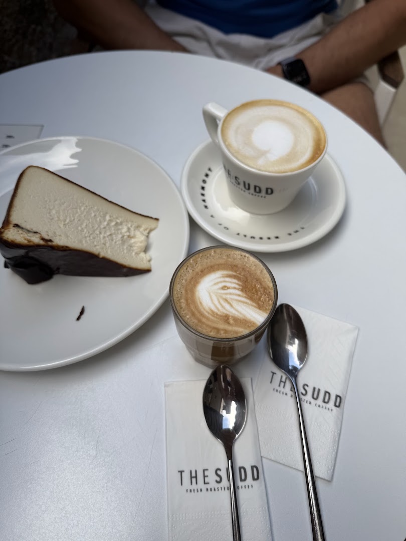 The Sudd Coffee: appetizing food and coffee presentation