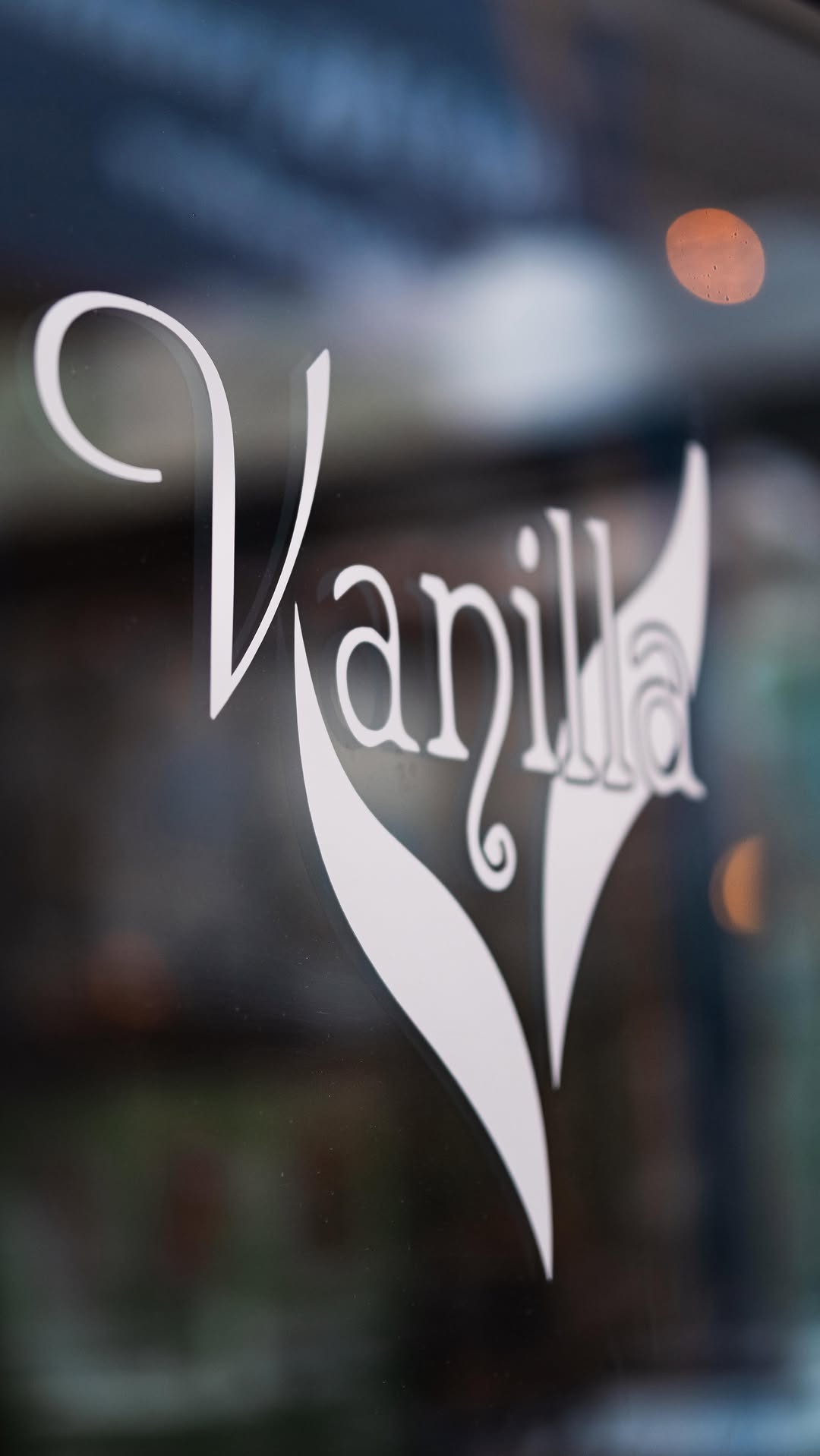 Vanilla Lounge: clear signage of the venue