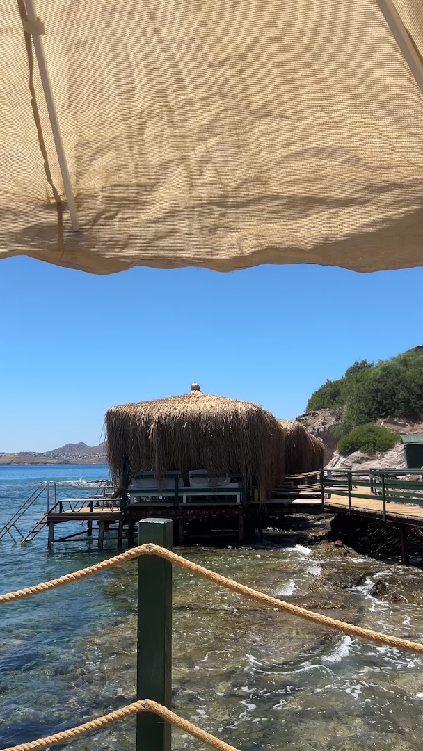 El Fuego: attractive outdoor restaurant seating area