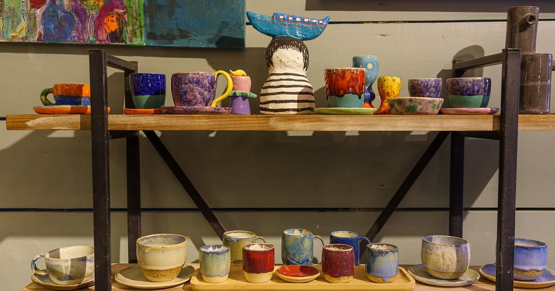 Limon: attractive display of ceramic tableware