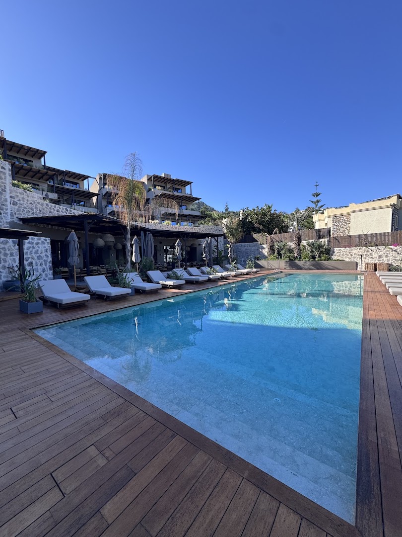 OKU Bodrum: high quality hotel pool shot