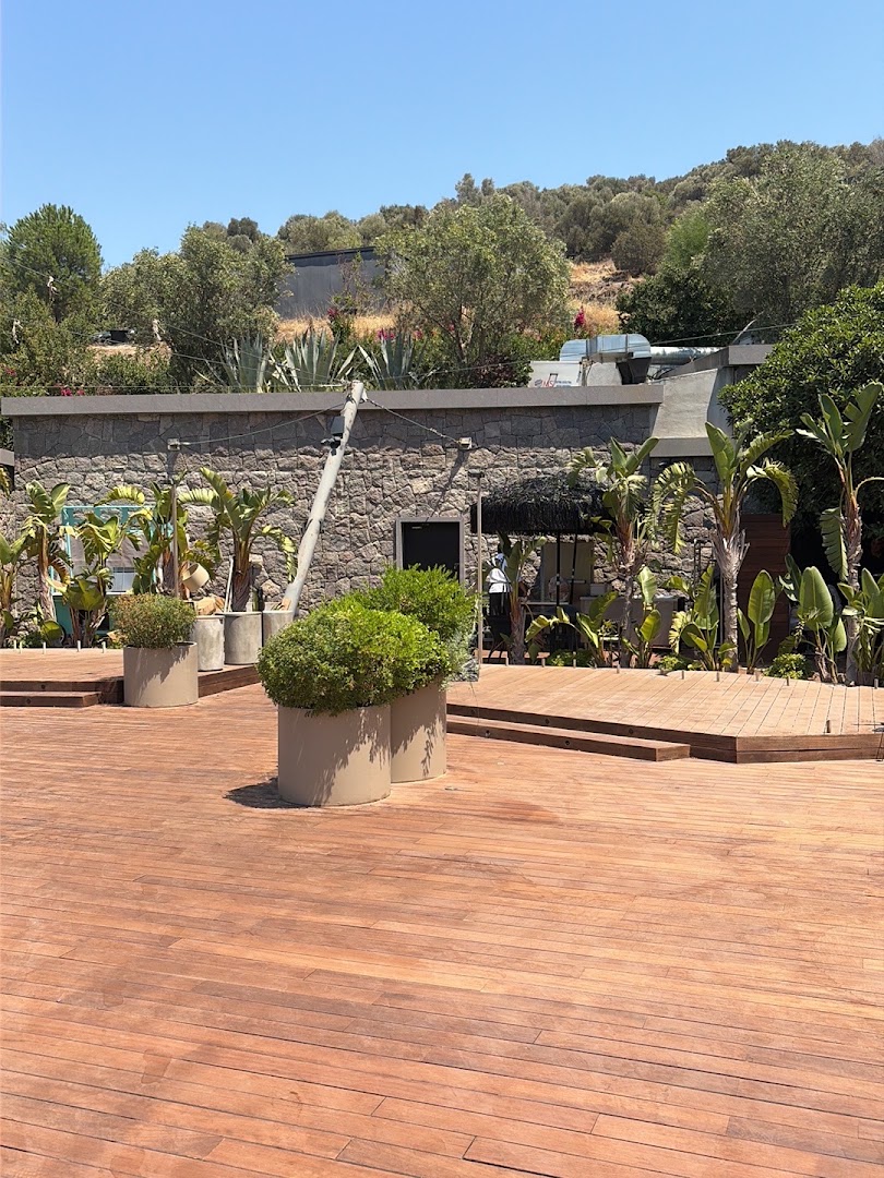 The Casa Cala: clear, inviting hotel terrace view