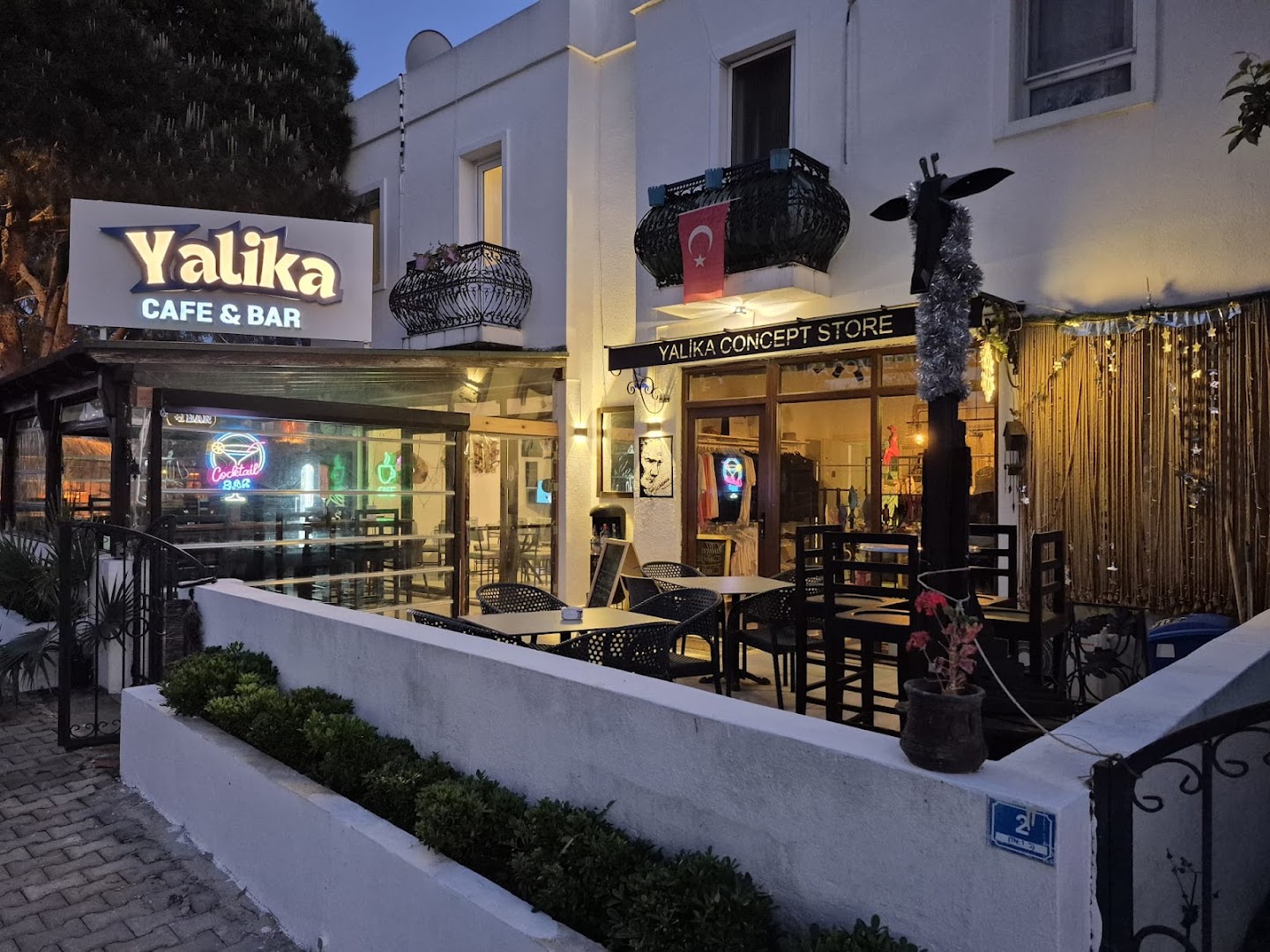 Yalika Concept Store: clear, inviting storefront exterior shot