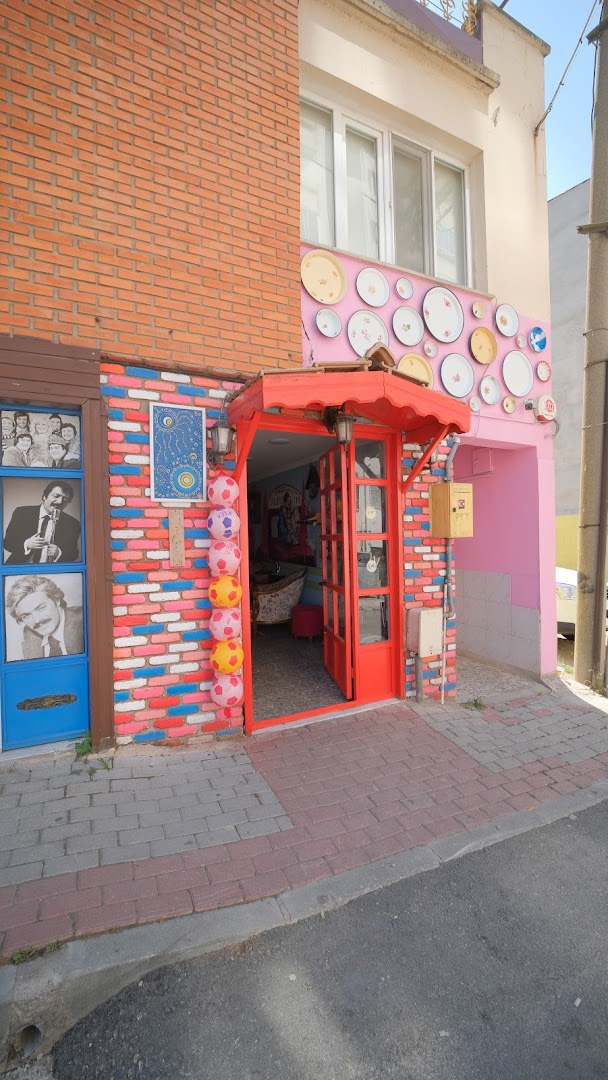 Aleyta Kafe: clear exterior shot of venue