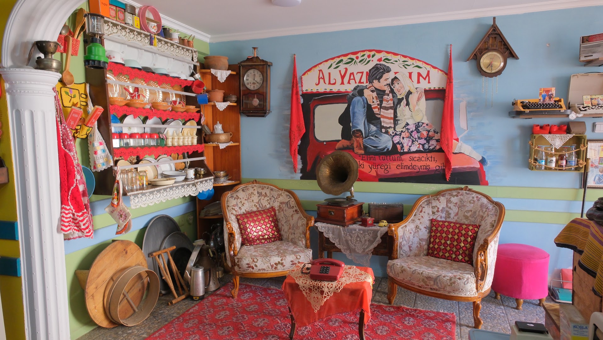 Aleyta Kafe: unique and inviting interior