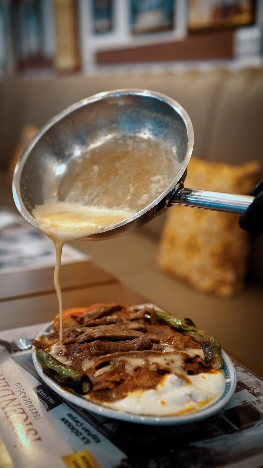 Bursa İskender Kebabı: appetizing food photography