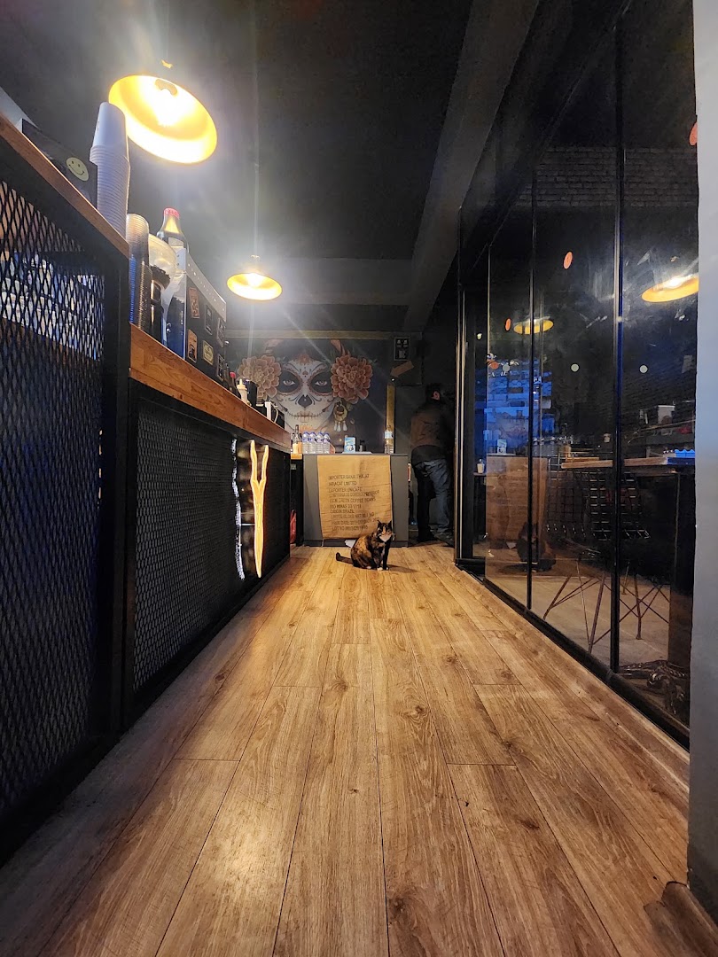 Capra Coffee Shop: atmospheric interior shot of cafe