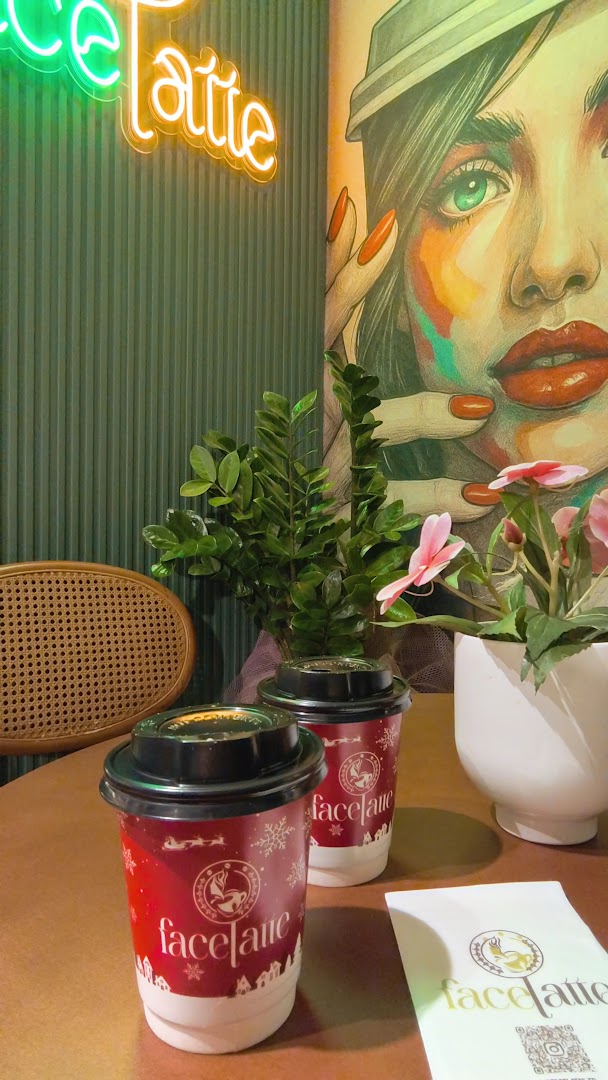 Facelatte: attractive interior and product shot