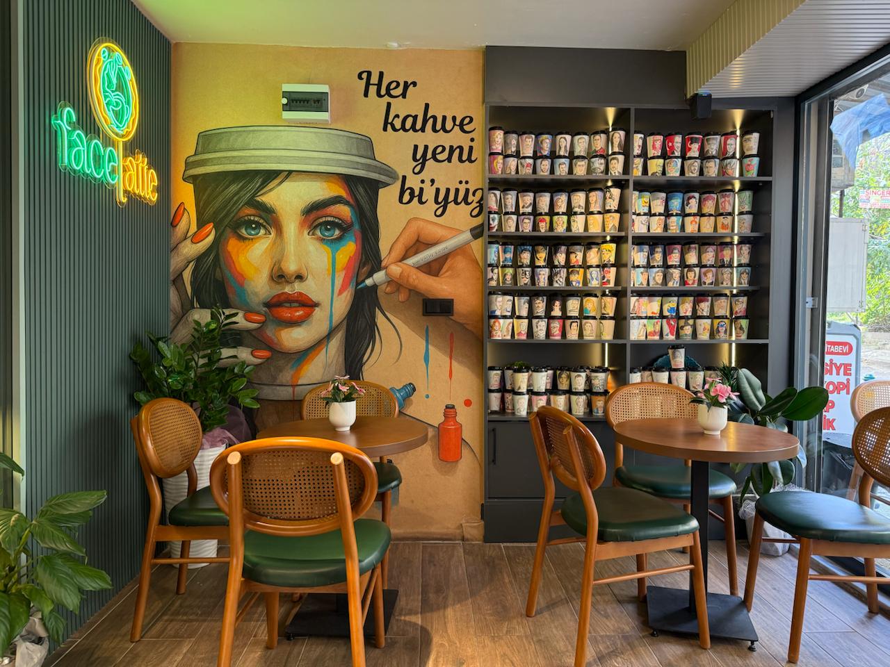 Facelatte: attractive interior and brand identity