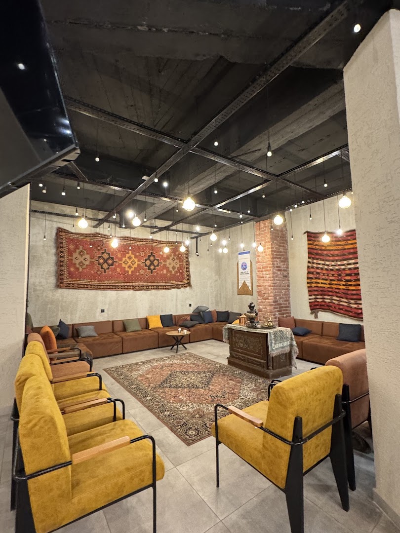 Gugul Kafe: clear, inviting interior atmosphere
