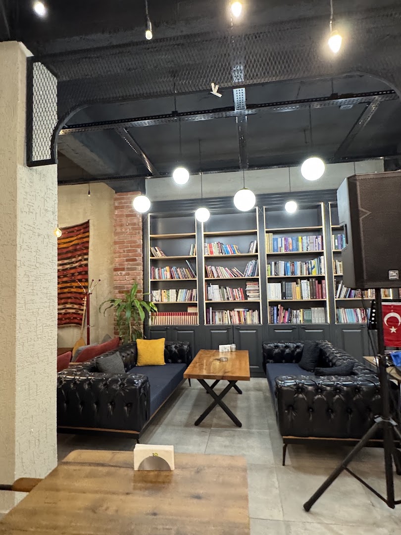 Gugul Kafe: clear, inviting interior atmosphere