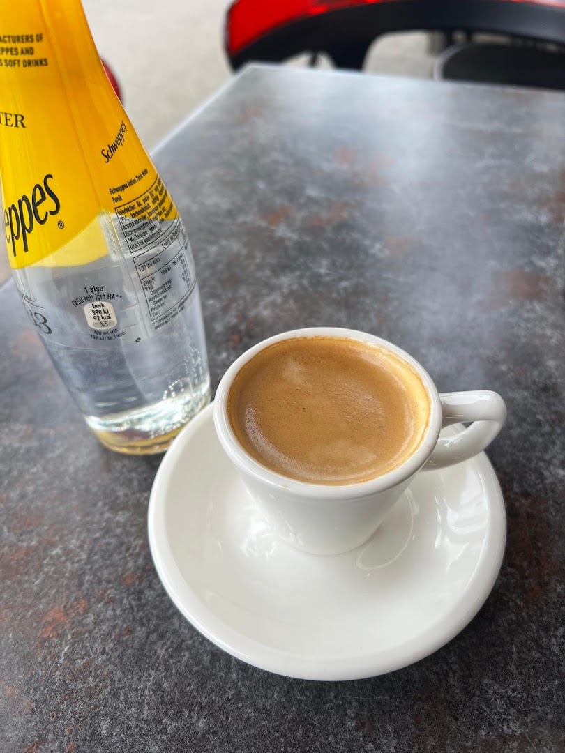 Kırmızı Fırın: clear photo of served drinks
