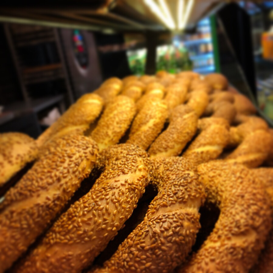 Kırmızı Fırın: appetizing photo of fresh simit
