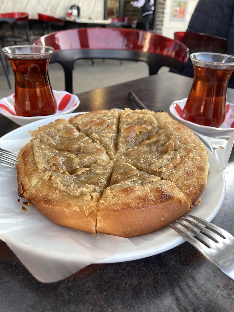 Kırmızı Fırın: appetizing food and drink presentation