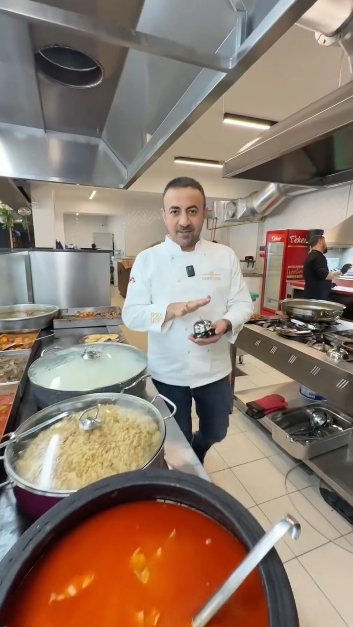 Tavacı Namık: professional chef in restaurant kitchen