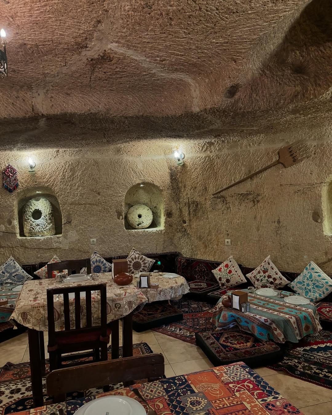 Topdeck Cave Restaurant: authentic cave restaurant atmosphere