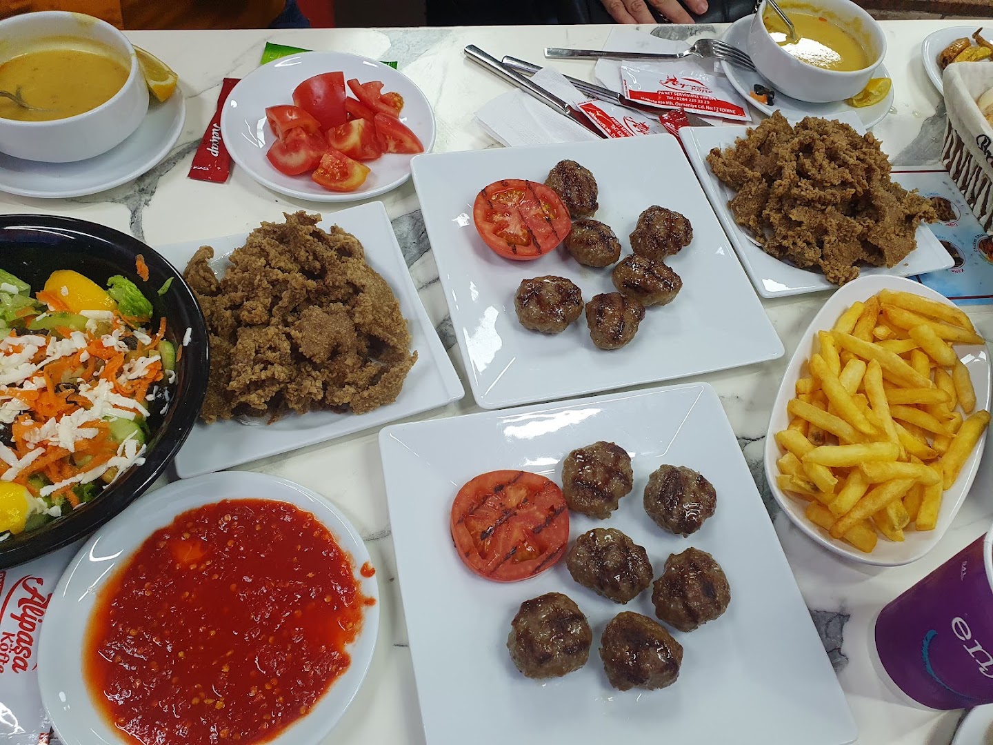 Alipaşa Köfte: appetizing photo of restaurant food