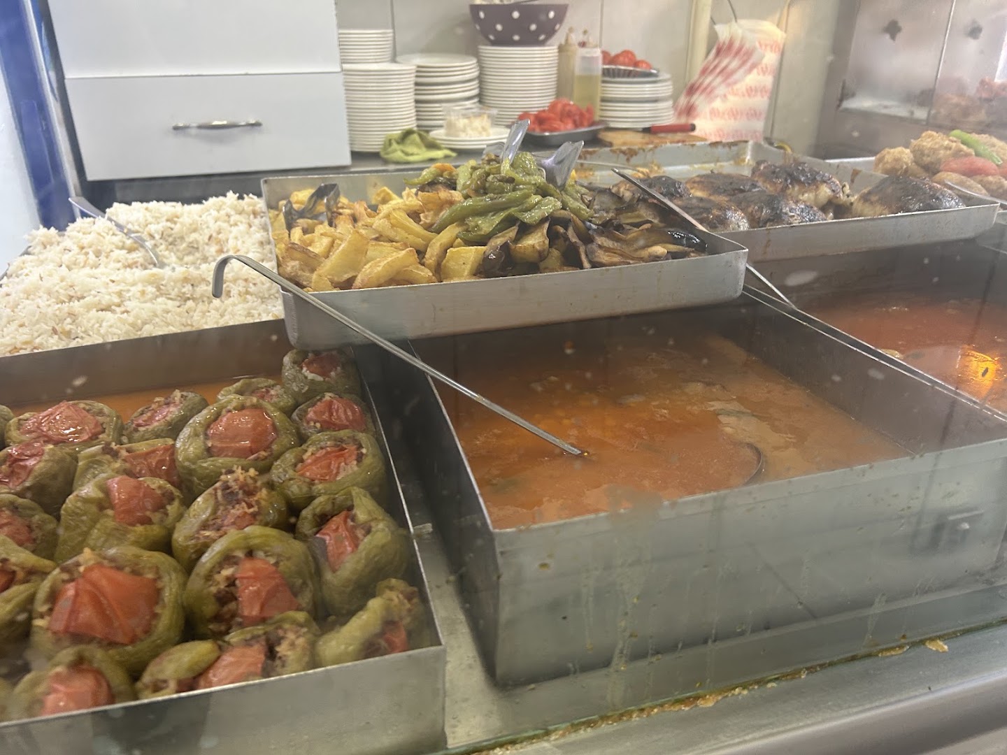 Ömür Piliç Lokantası: appetizing display of restaurant food