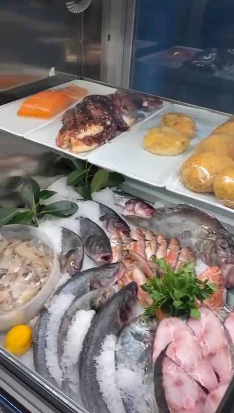 Cunda Balık: fresh seafood display is appetizing