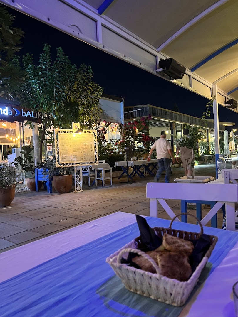 Cunda Balık: inviting restaurant terrace atmosphere