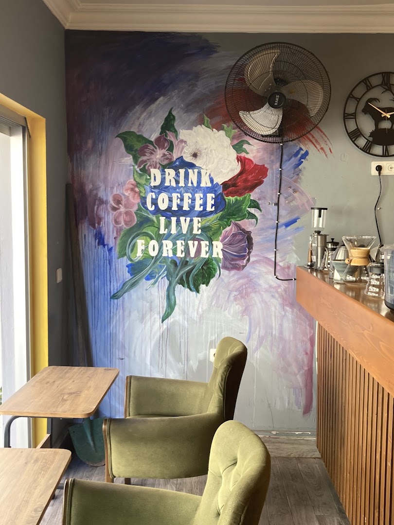 Keçi Coffee Roastery: inviting and aesthetic cafe interior