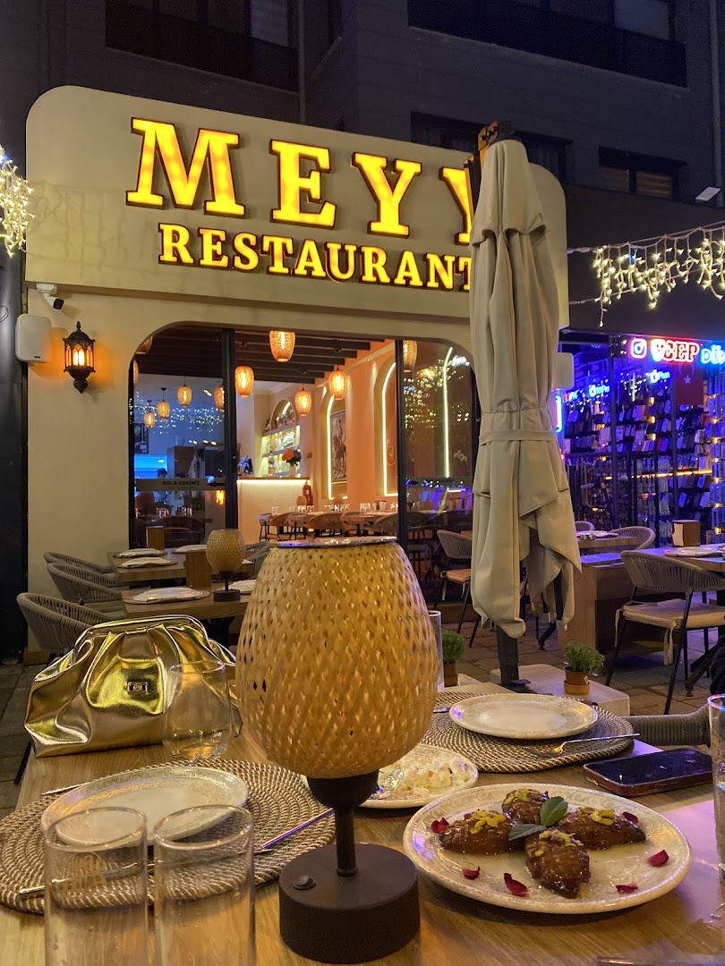 Meyy Restaurant: inviting atmosphere and clear view