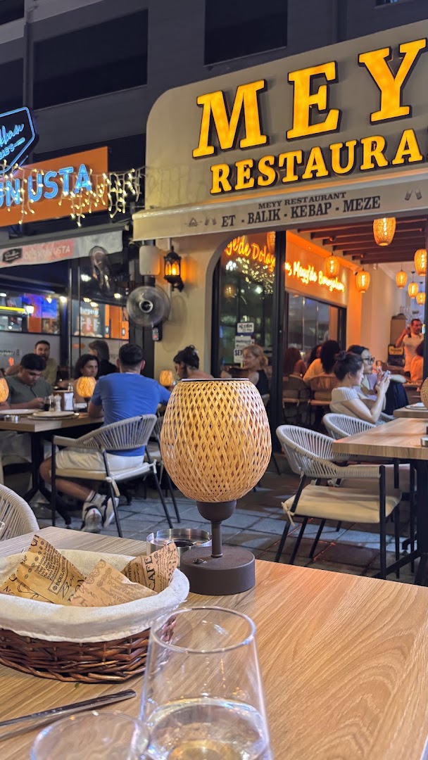 Meyy Restaurant: inviting atmosphere and clear view