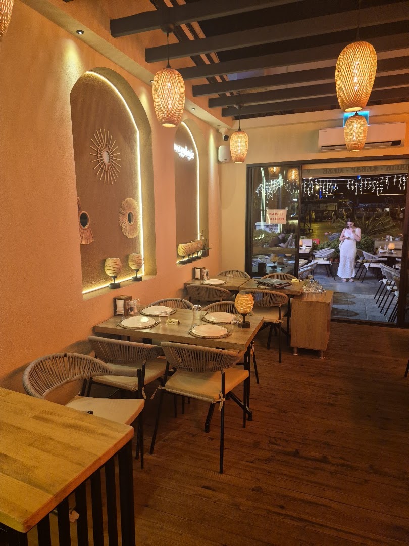 Meyy Restaurant: inviting restaurant interior atmosphere