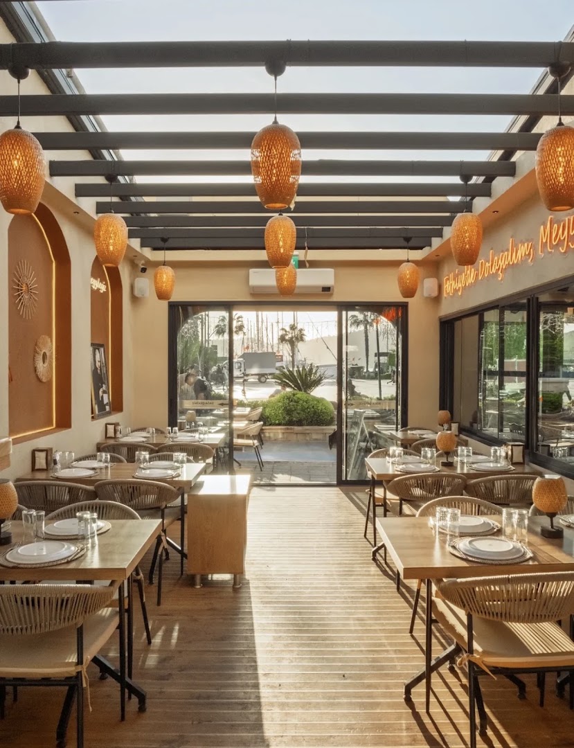 Meyy Restaurant: beautiful, professional interior restaurant shot