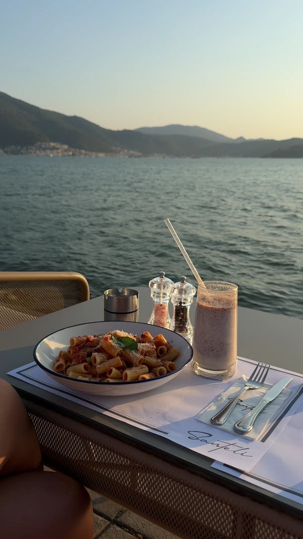 Santeli: appealing food and scenic view