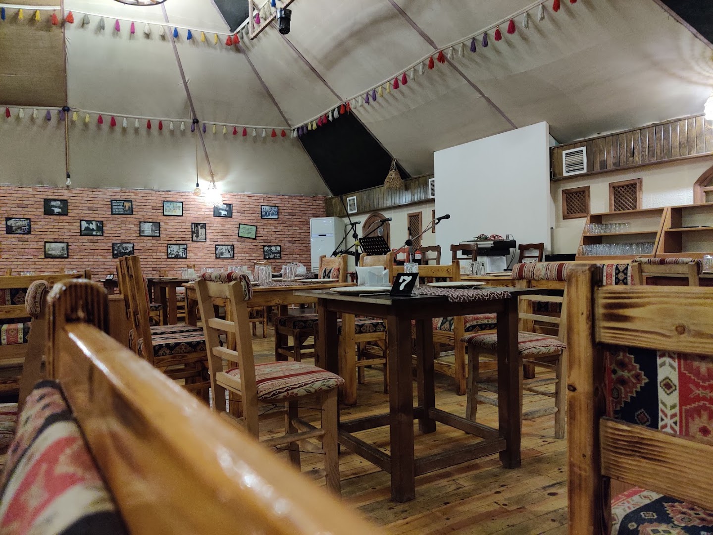 Gece Gündüz Bistro Meyhane: clear shot of restaurant interior