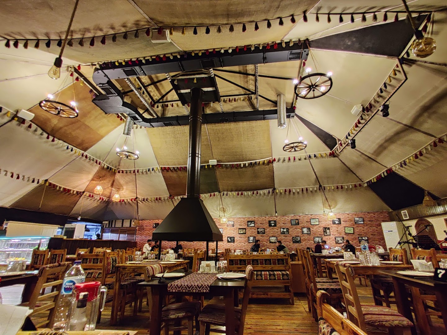Gece Gündüz Bistro Meyhane: clear shot of restaurant interior