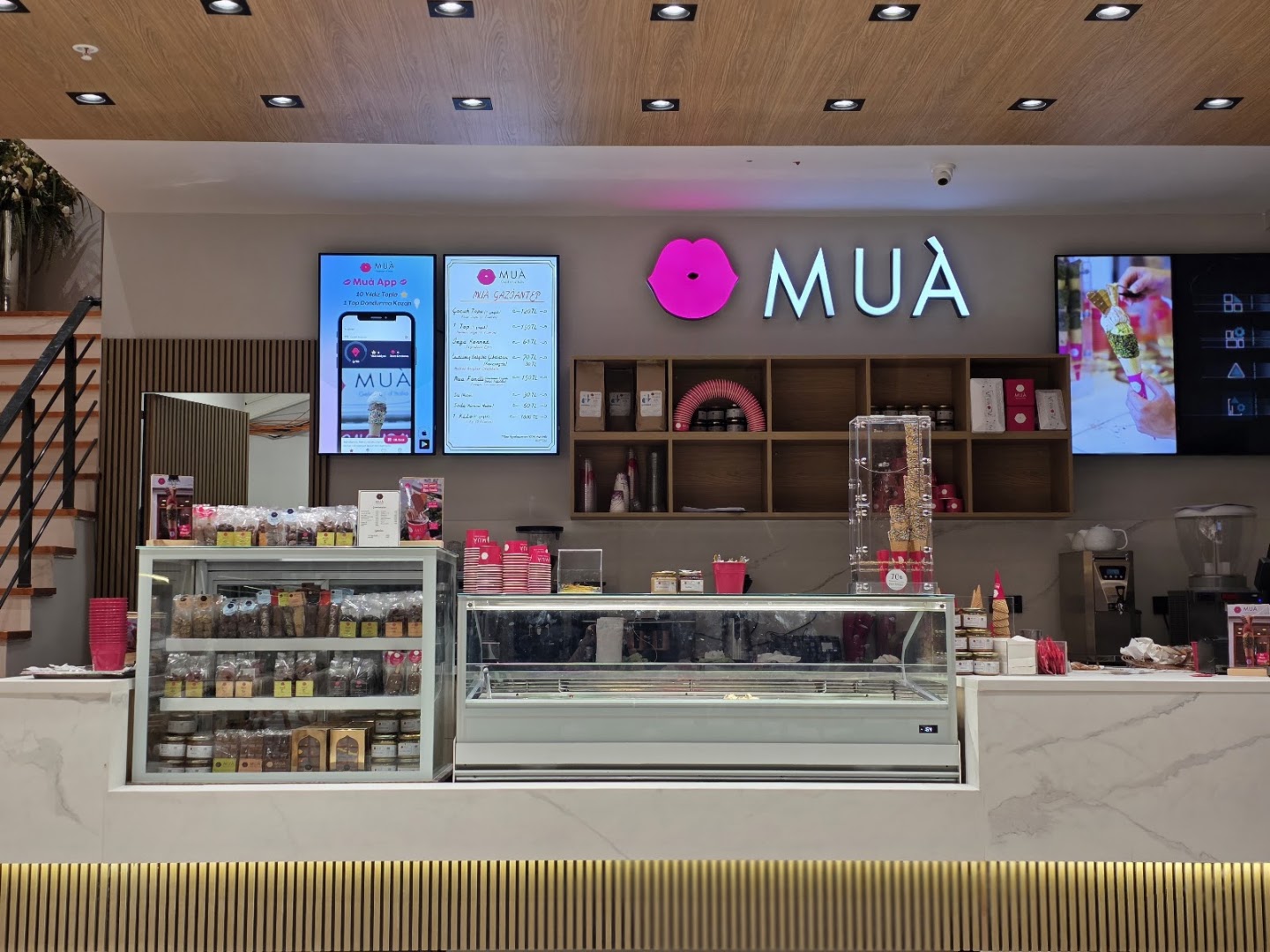 Muà Gaziantep: clear, professional shop interior photo