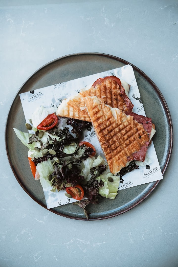 St.DEER: appetizing, high-quality food photography