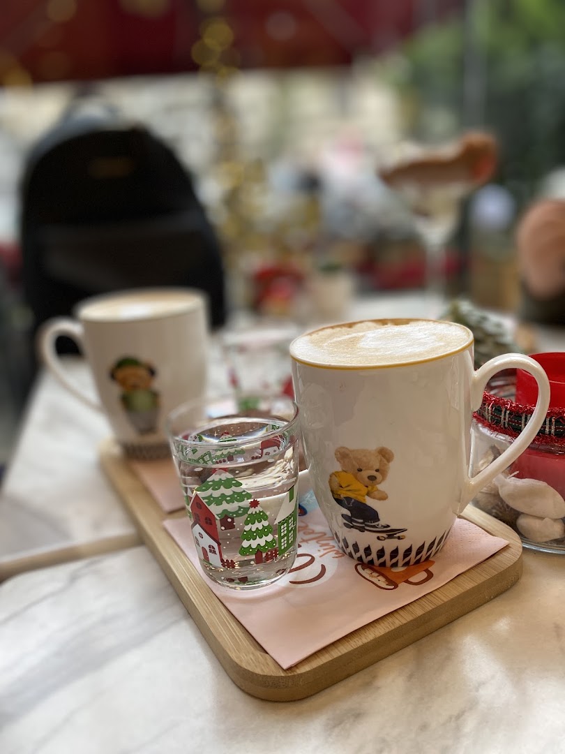 Fine Chocolate & More: appealing photo of served drinks