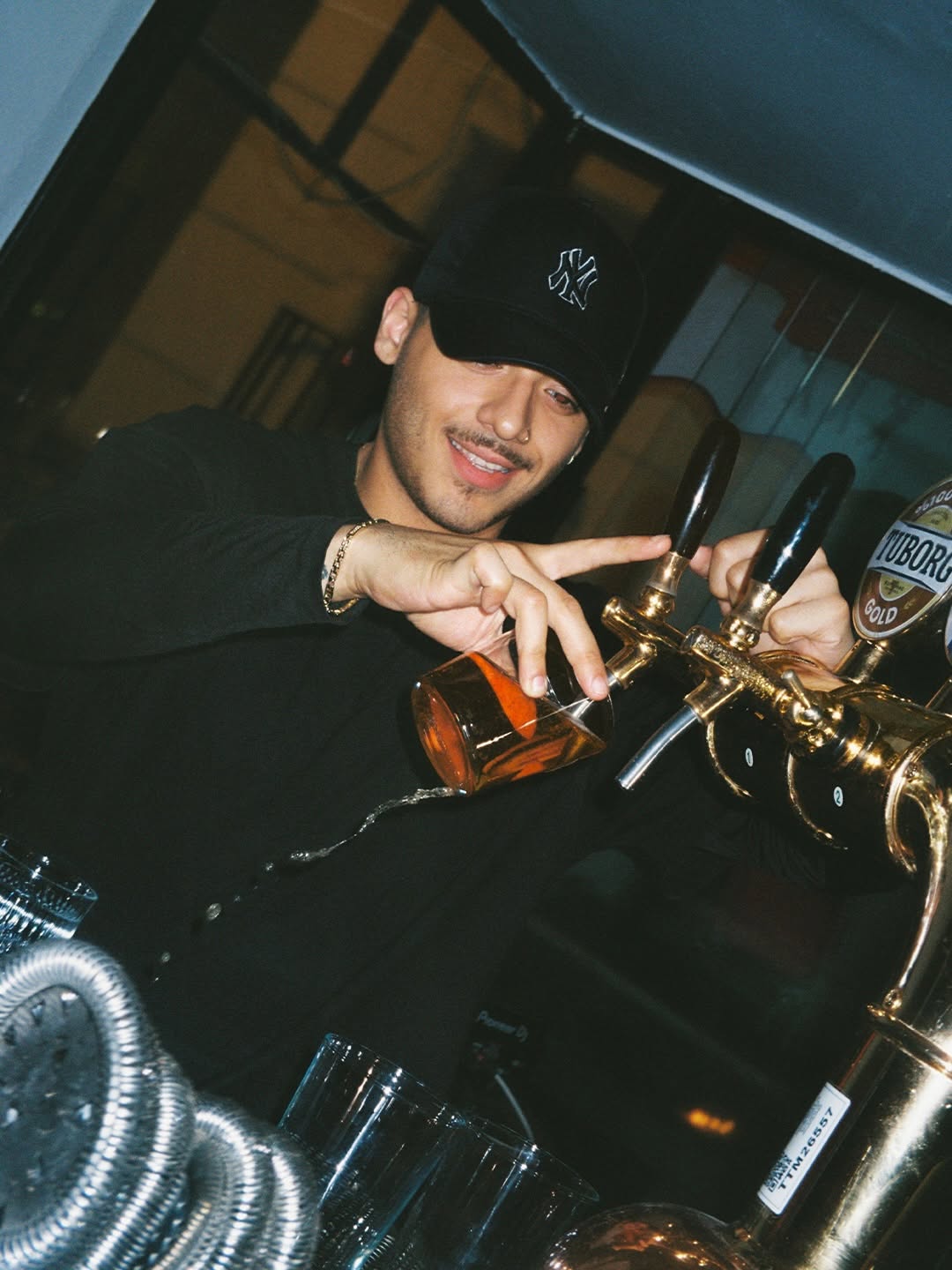 Tutta: professional photo of staff pouring