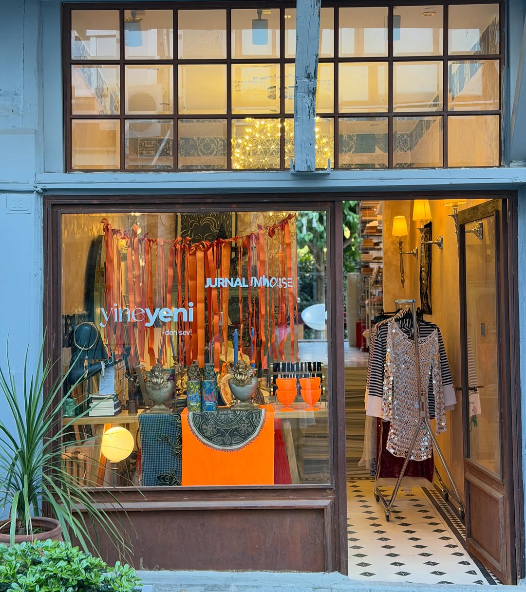 YineYeni: clear, professional storefront display photo