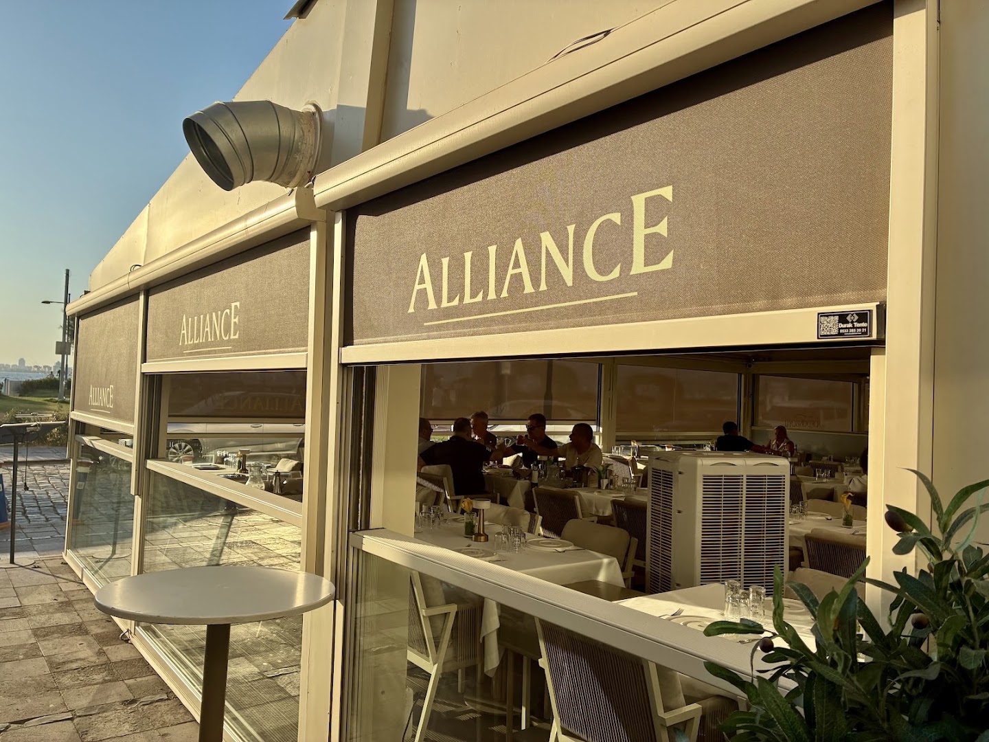 Alliance Kordon: clear view of restaurant exterior