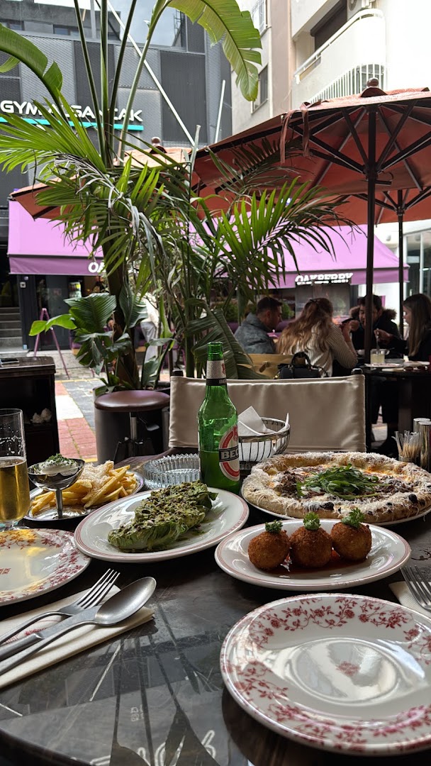Delice Alsancak: appetizing food and inviting atmosphere