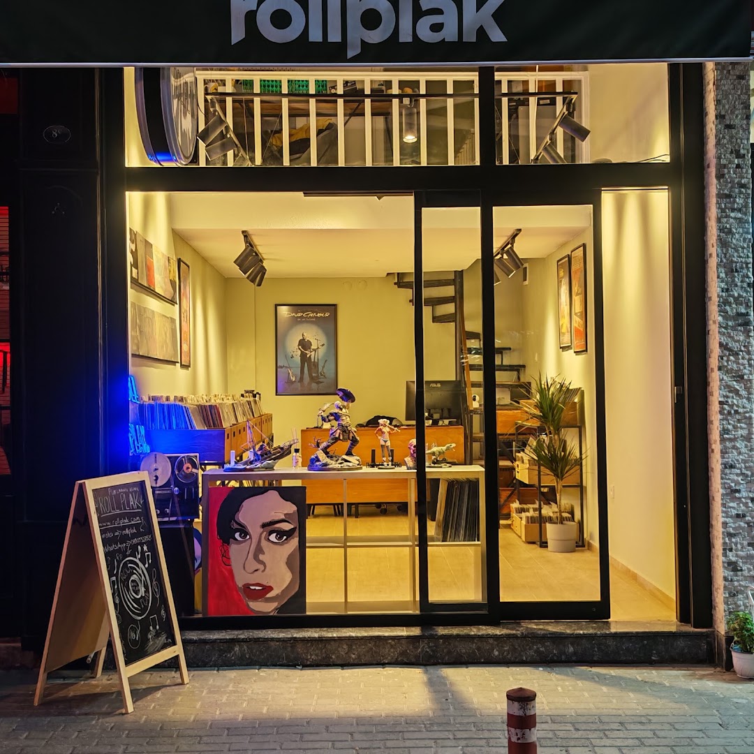 Roll Plak Karşıyaka: clear, inviting storefront photo