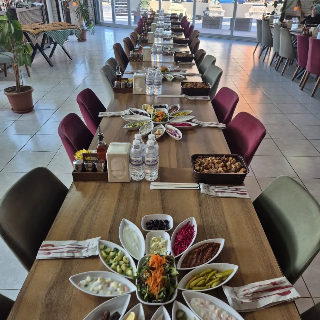 Has Paça Lokantası: clear photo of restaurant interior