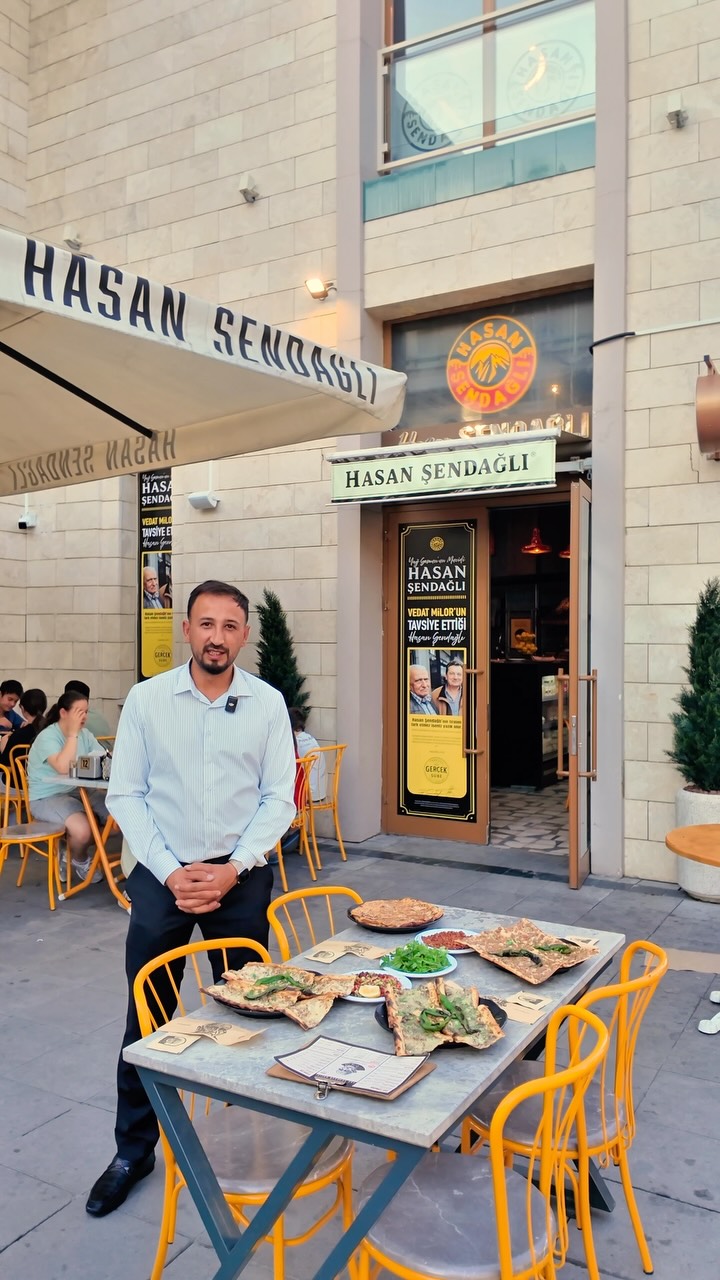 Hasan Şendağlı: professional photo showing venue and food
