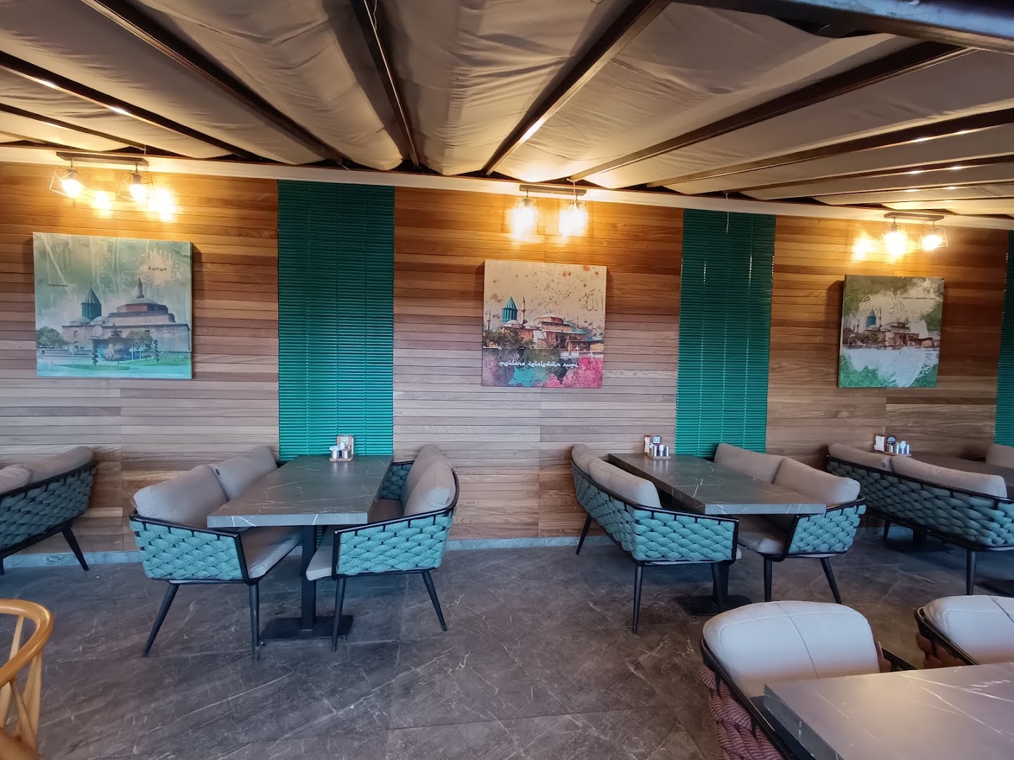 Maruf Türbeönü Lokantası: clear, inviting restaurant interior photo