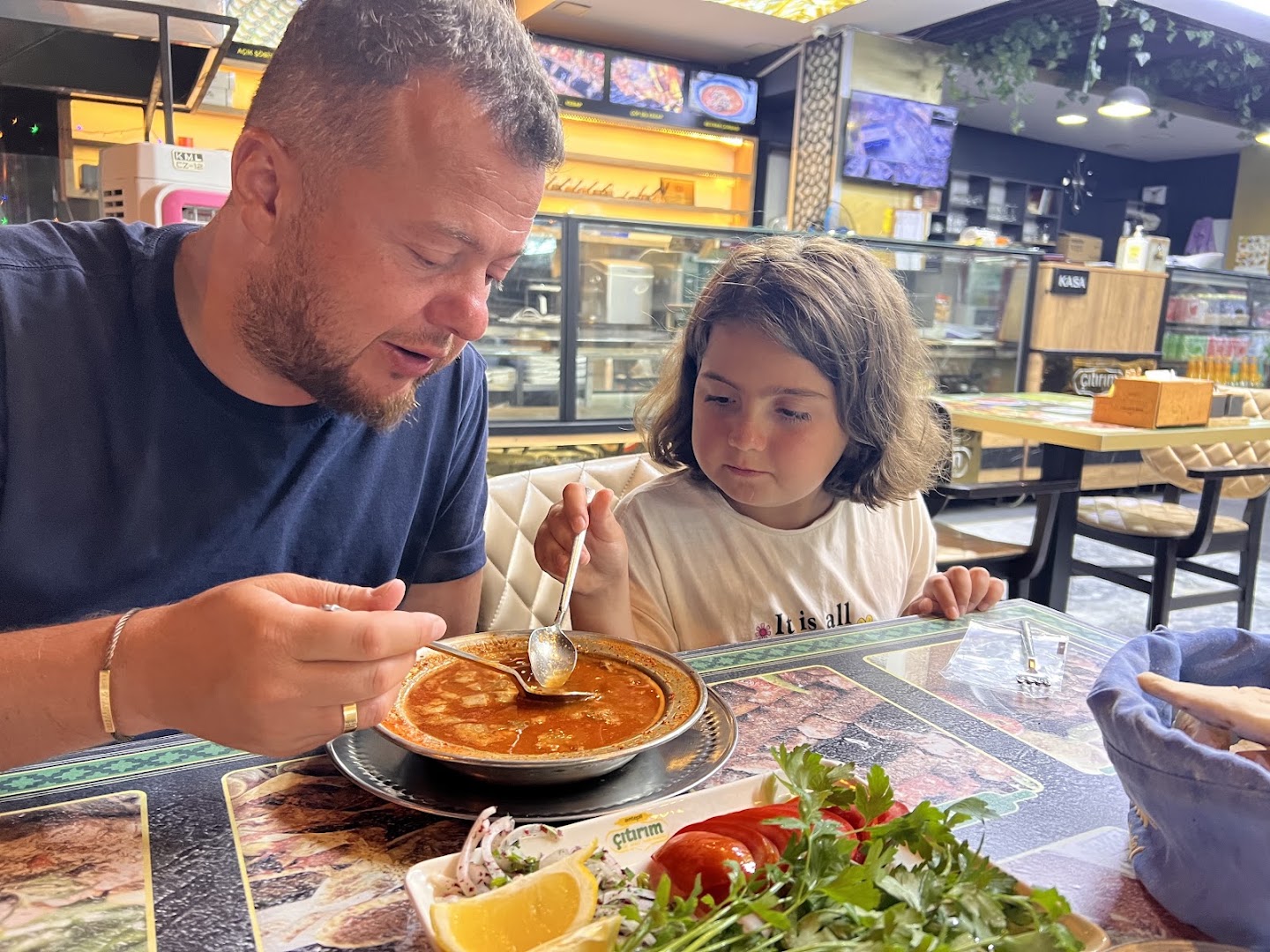 Antepli Çıtırım: customers enjoying the food